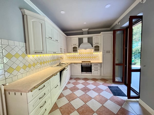 Edificio misto residenziale/commerciale in zona strategica 2