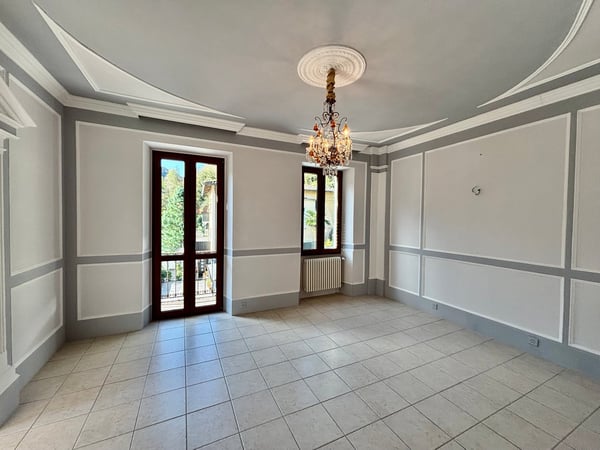 Edificio misto residenziale/commerciale in zona strategica 8