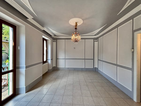 Edificio misto residenziale/commerciale in zona strategica 6