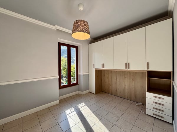 Edificio misto residenziale/commerciale in zona strategica 9