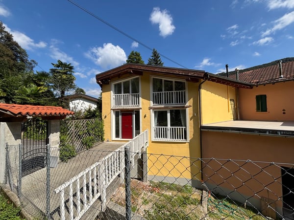 Ferienhaus in Der Nähe von Figino/Lugano / Graziosa casa con terrazzo, doppio box auto + posteggio 9