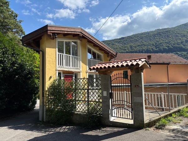 Ferienhaus in Der Nähe von Figino/Lugano / Graziosa casa con terrazzo, doppio box auto + posteggio 10