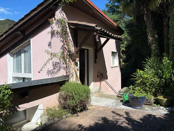 Casa unifamiliare con vista panoramica a Figino + 2 lotti terreno 12