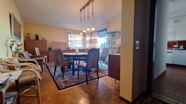 Fronte Lago,,   Spazioso Appartamento loc 1.5, due bagni,  con Terrazza, cantina. 10