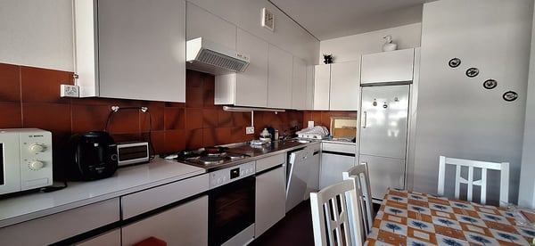 Fronte Lago,,   Spazioso Appartamento loc 1.5, due bagni,  con Terrazza, cantina. 13