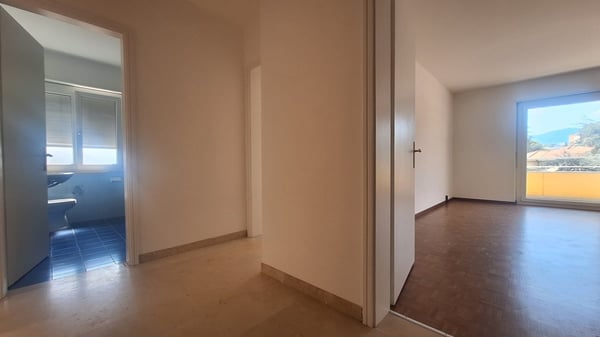 Viganello Centro,  Luminoso Appartamento con ampia terrazza, garage e posto auto 9