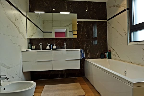 Comodità,  Soleggiata,  Elegante,  Moderna, Spaziosa Villa con giardino 13