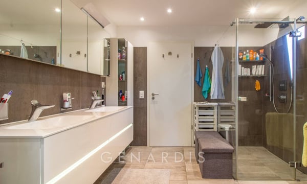 Rara opportunità - Villa uni/bifamiliare con piscina, terreno e privacy 10