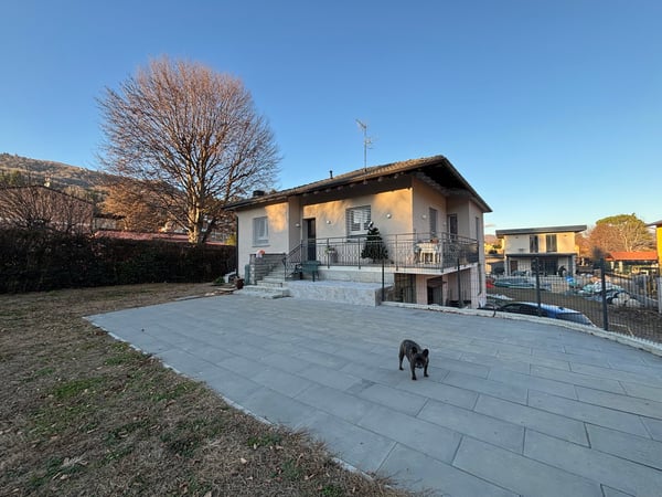 Villa indipendente con 1000 mq di giardino a soli 10 min. dalla Svizzera 2