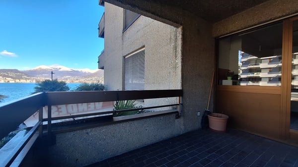 Fronte Lago di Lugano, Spazioso Appartamento loc 3,5, due bagni,  con Terrazza, cantina. 7