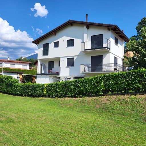 Breganzona , Soleggiata   Ampia Casa Indipendente con tre appartamenti , Giardino  privato 1