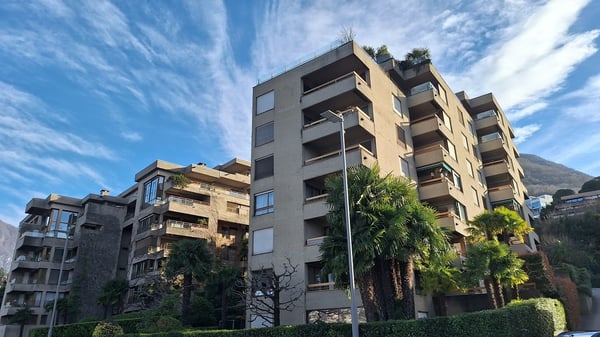 Fronte Lago di Lugano, Spazioso Appartamento loc 3,5, due bagni, con Terrazza, cantina. 4