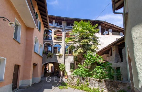 Splendida casa di 8 locali a Pura con ampio terrazzo soleggiato 1