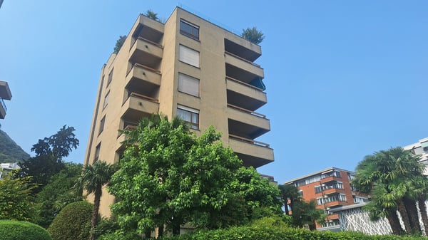 Fronte Lago di Lugano, Spazioso Appartamento loc 3,5, due bagni, con Terrazza, cantina. 5