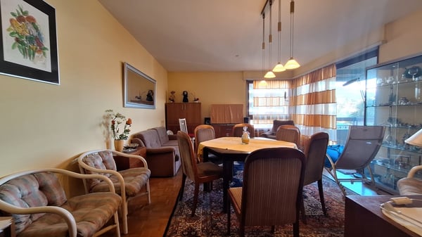 Fronte Lago di Lugano, Spazioso Appartamento loc 3,5, due bagni, con Terrazza, cantina. 9