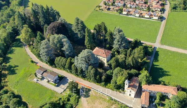 Affascinante villa storica del 1850 a breve distanza dalla Svizzera 2