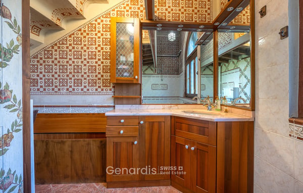 Villa storica di grande fascino, con forte carattere storico e decorativo. 18