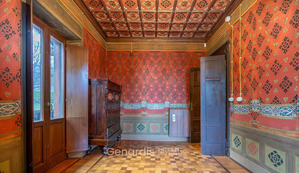 Villa storica di grande fascino, con forte carattere storico e decorativo. 36