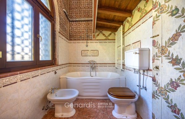 Villa storica di grande fascino, con forte carattere storico e decorativo. 19