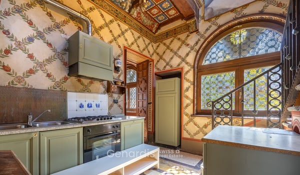 Villa storica di grande fascino, con forte carattere storico e decorativo. 17