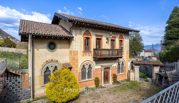 Villa storica di grande fascino, con forte carattere storico e decorativo. 40