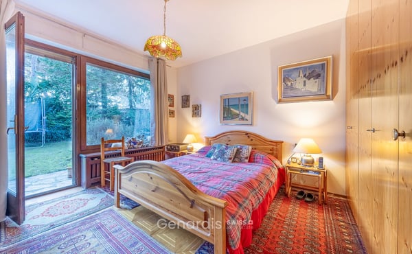Elegante Villa con Piscina e Vista Panoramica a Collina d'Oro 12