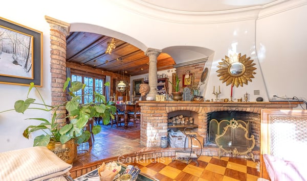 Elegante Villa con Piscina e Vista Panoramica a Collina d'Oro 6