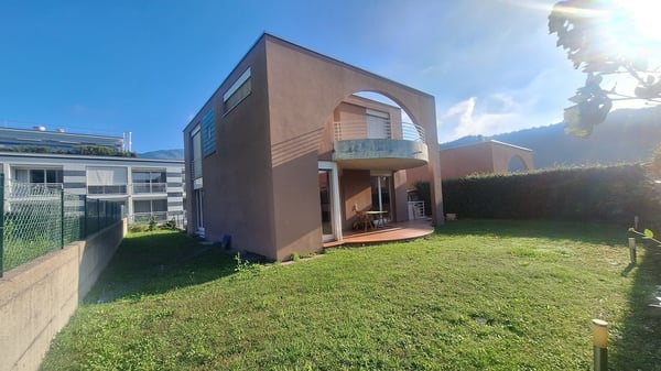 Soleggiata,   Confortevole Villetta indipendente  con portico, terrazza, giardino 3