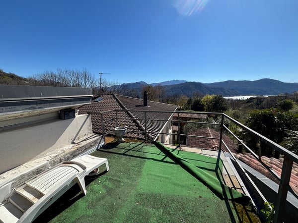 Casa di 3 appartamenti da ristrutturare, giardino con pergola, rustico e bosco 12