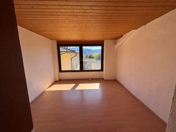 Casa di 3 appartamenti da ristrutturare, giardino con pergola, rustico e bosco 10