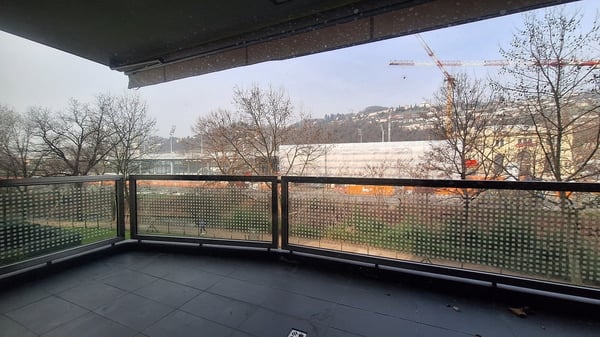 Soleggiato,  Comodità,  Confortevole Appartameno con Terrazza,  tre  bagni, due posti auto 2