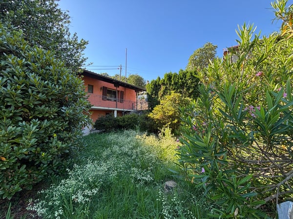 Casa indipendente con terrazzo, vista aperta e piccolo giardino 1