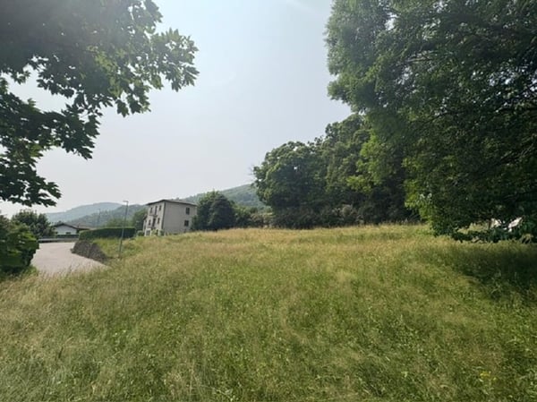Terreno edificabile  Residenziale pianeggiante,  in posizione Tranquilla, Soleggiata, 4