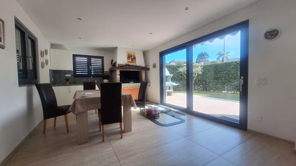 Soleggiata, Comodità, Elegante, Moderna, Spaziosa Villa con giardino 6