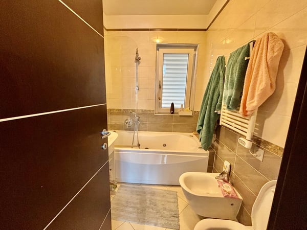 Accogliente appartamento di 3 locali con balcone e vista panoramica a Lugano 7