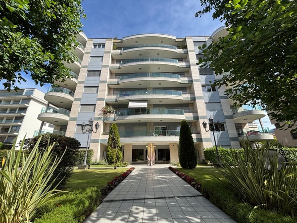 Accogliente appartamento di 3 locali con balcone e vista panoramica a Lugano 10