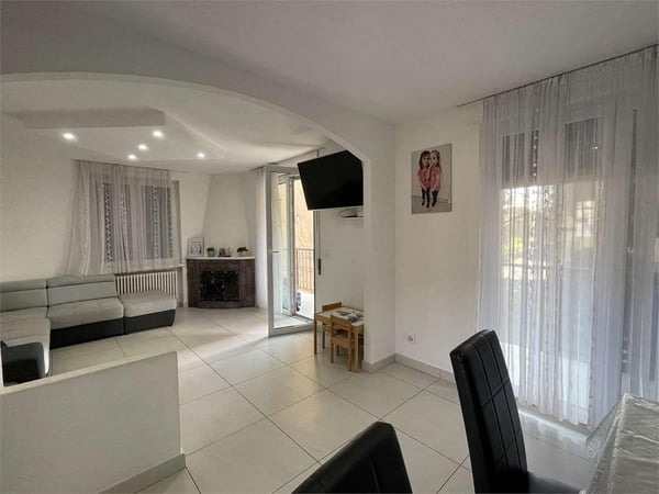 Soleggiata, Spaziosa, Casa Indipendente  con due Appartamenti, loc 3,5, Terrazza, giardino 9