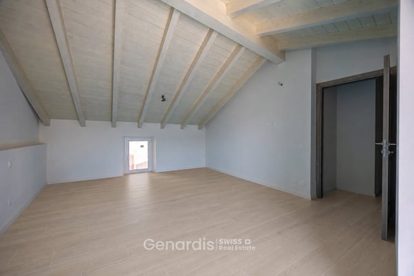 Incantevole Attico di 6.5 Locali a Lema, Ticino 5