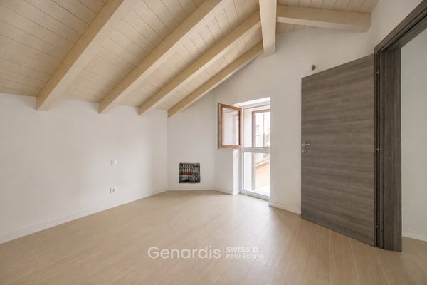 Incantevole Attico di 6.5 Locali a Lema, Ticino 7