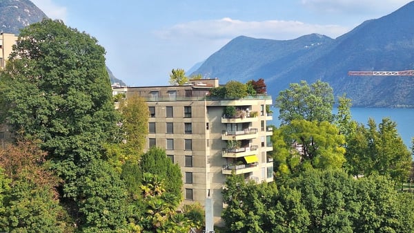 Comodità, Luminoso Appartamento con ampia Terrazza, cantina, posto auto 1