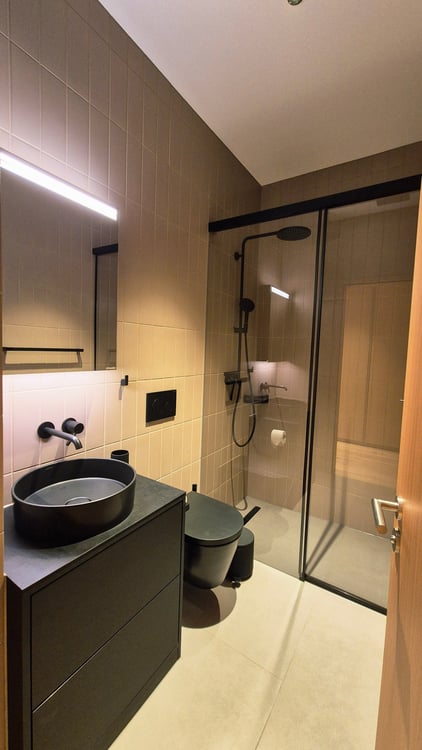 Ein Penthouse über den Dächern von Andermatt – modern, warm & alpin 12