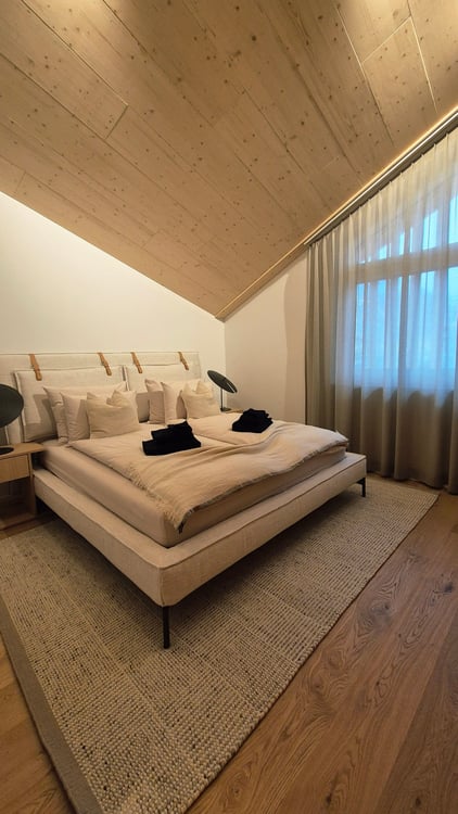 Ein Penthouse über den Dächern von Andermatt – modern, warm & alpin 10