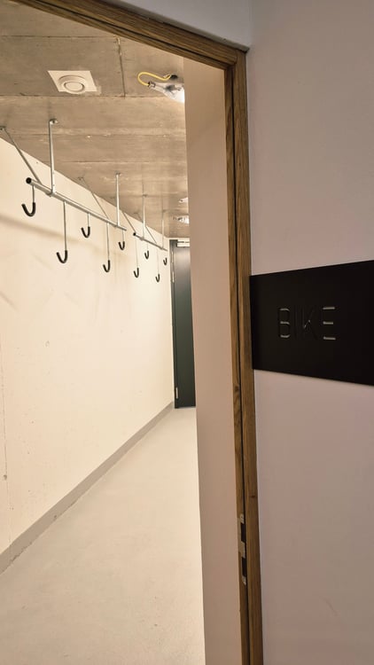 Ein Penthouse über den Dächern von Andermatt – modern, warm & alpin 16