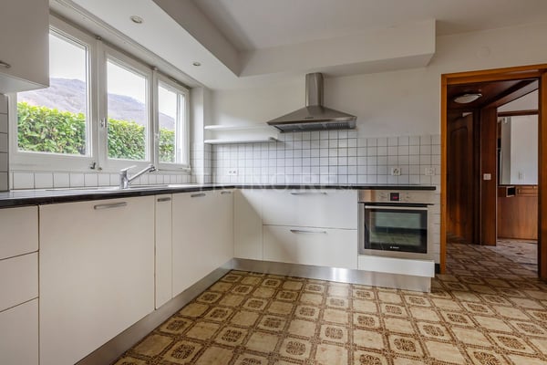Ampia casa unifamiliare con giardino – Manno 10