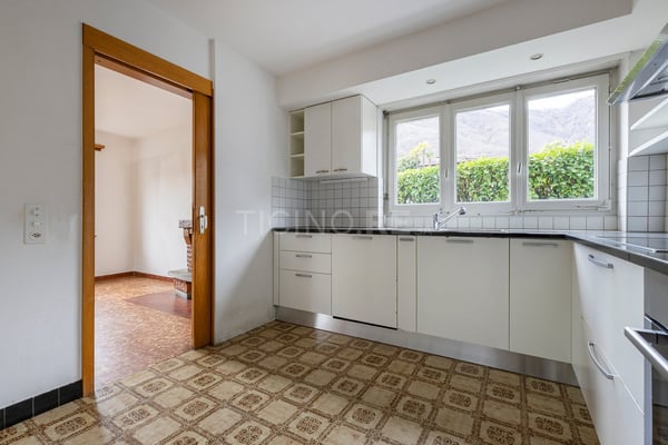 Ampia casa unifamiliare con giardino – Manno 11