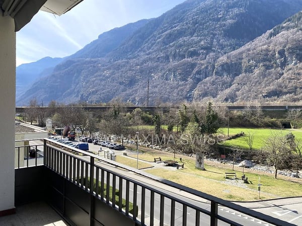 GIORNICO: STRATEGICO E SOLEGGIATO APPARTAMENTO IN TRANQUILLA 1