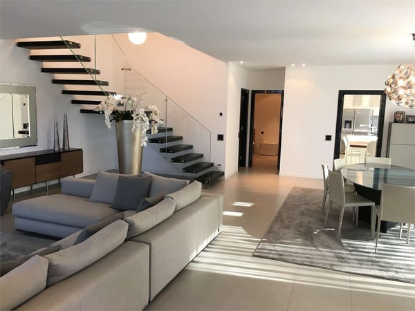 Moderna villa con piscina 1