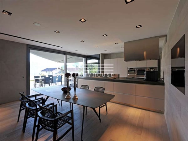 Villa di design con piscina interna a Lugano 6