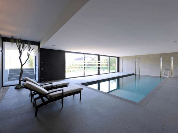 Villa di design con piscina interna a Lugano 7