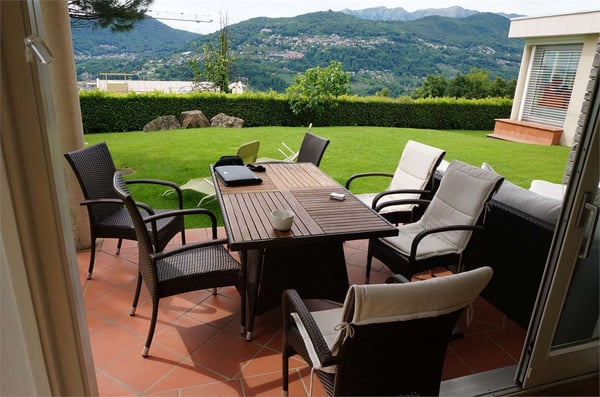 Prestigiosa villa vista lago con piscina 4